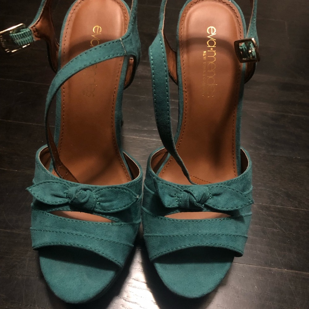 Eva Mendes New Shoes !!